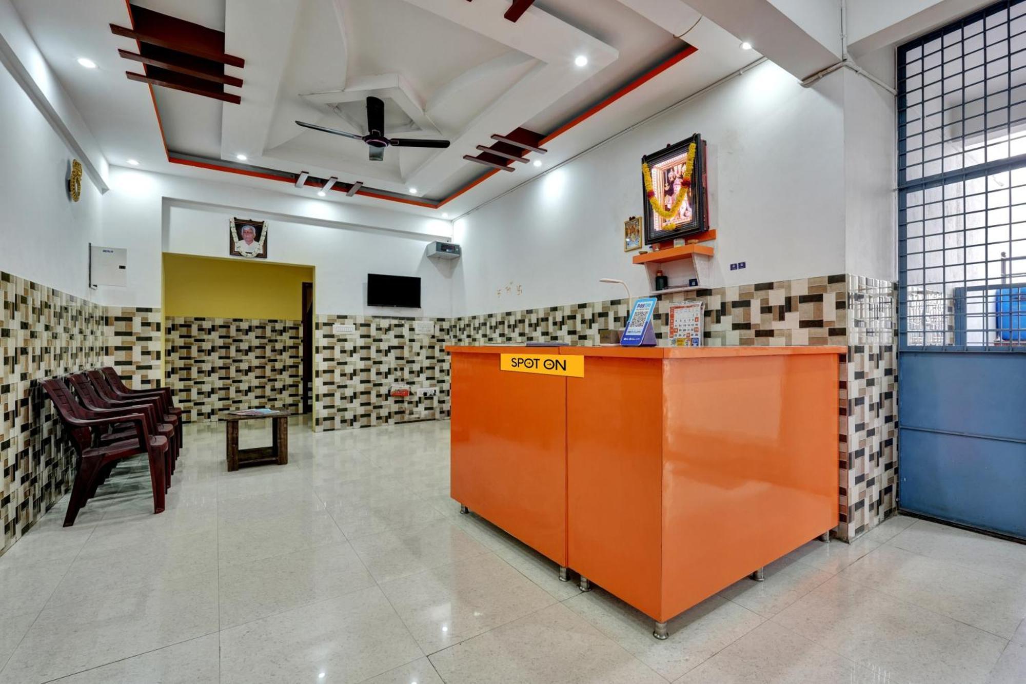 Spot On Anugraha Residency Hotel Kumbalgod Exterior foto