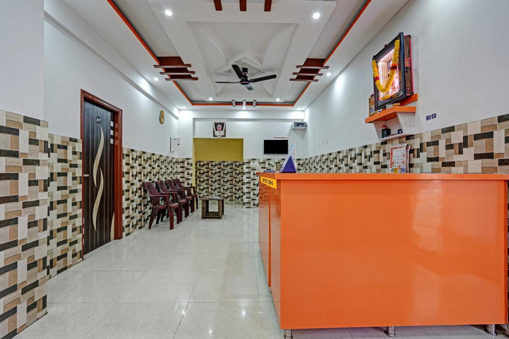Spot On Anugraha Residency Hotel Kumbalgod Exterior foto